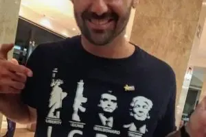 Eduardo Bolsonaro camiseta LGBT