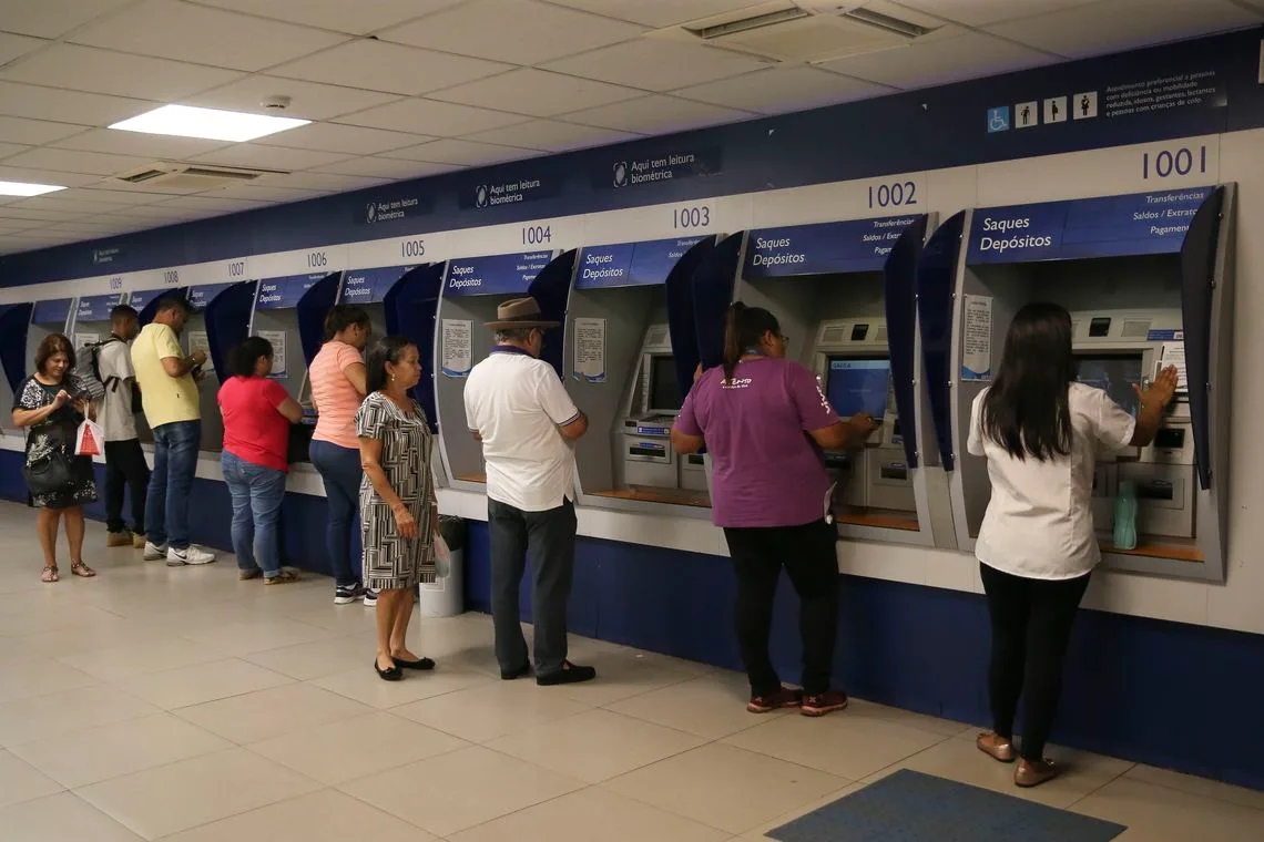 Auxílio Brasil: 18,05 milhões recebem R$ 400 a partir de segunda