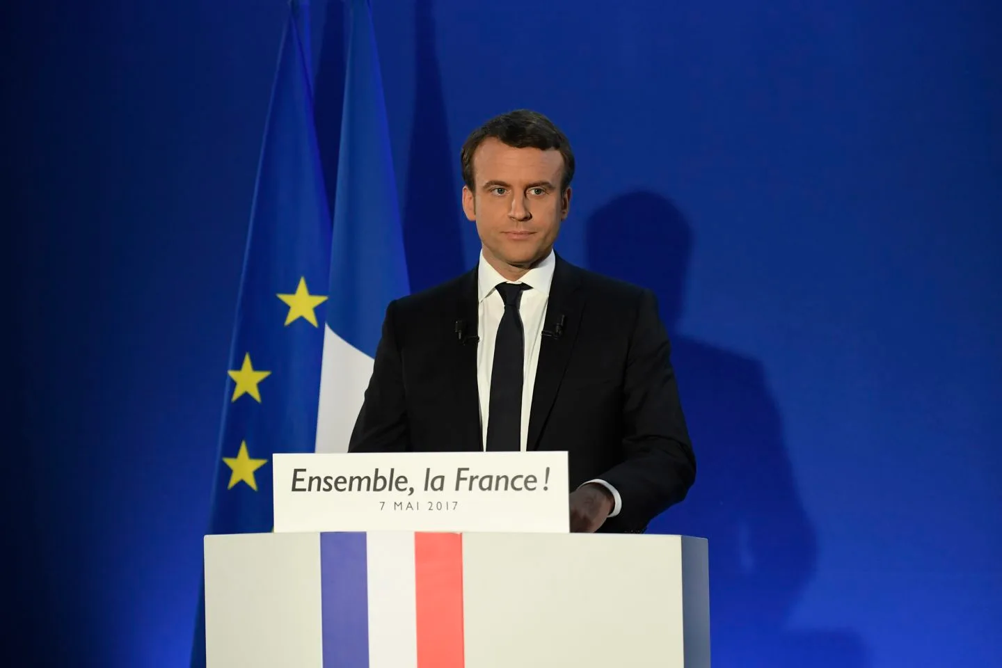 Emmanuel Macron vence Marine Le Pen na França, indicam projeções