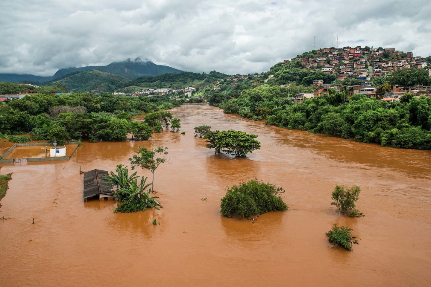 Sobe para 60 o número de mortos em decorrência das chuvas em MG