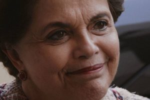 Carlos Bolsonaro comemora após ser bloqueado por Dilma Rousseff no Twitter