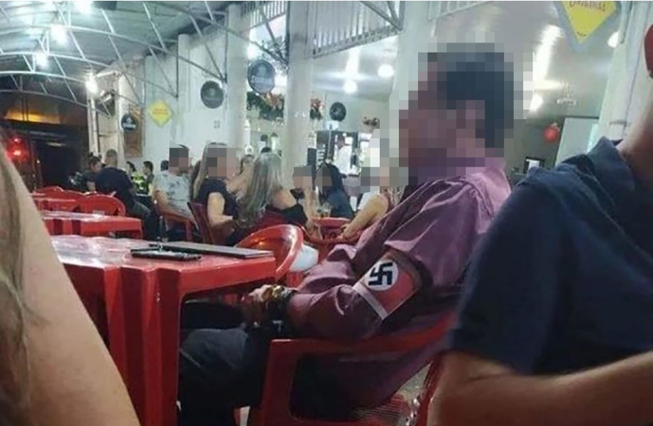 Homem que usou braçadeira nazista em bar é denunciado pelo MP
