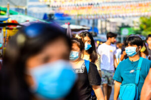 Total de casos de coronavírus sobe para 28.018 e mortes sobem para 563 na China