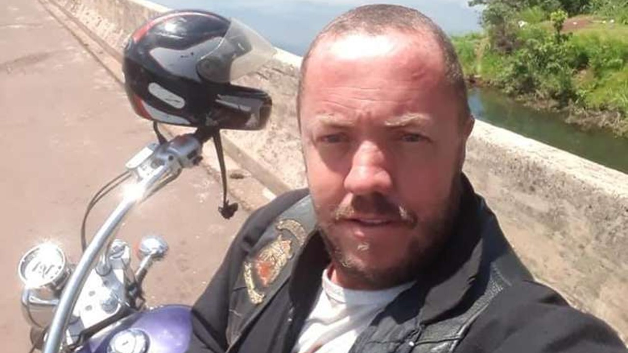 Motociclista morre na hora em colisão contra poste em São Carlos