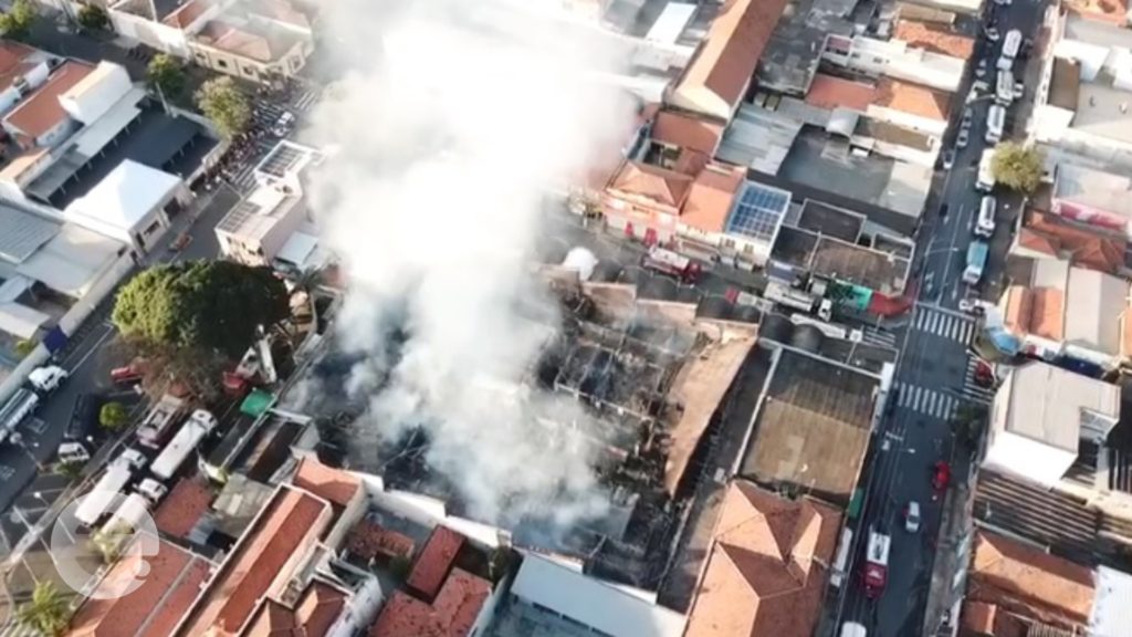 Mercado Modelo - Mercadão - de Limeira fica destruído após incêndio