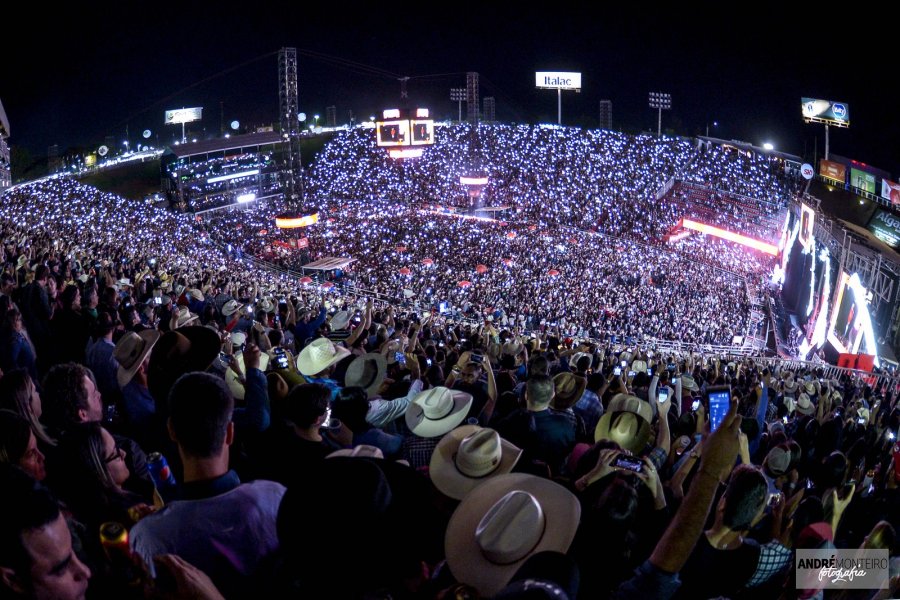 Peão campeão do rodeio de Barretos será recebido com festa em