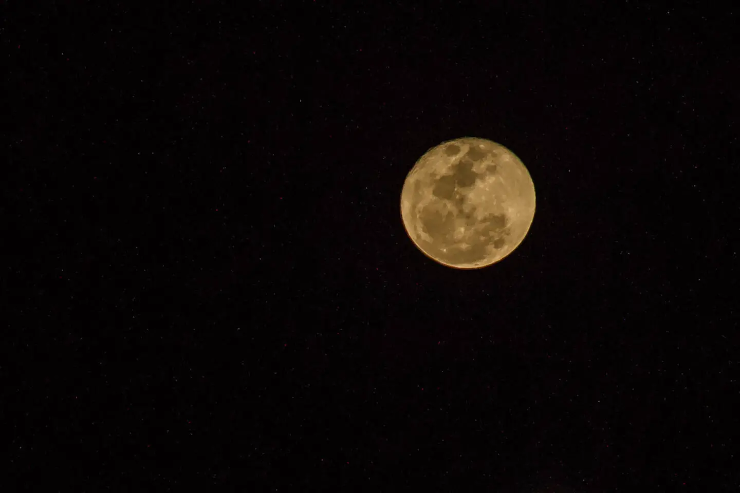 Superlua poderá ser vista na noite desta terça-feira (14) em Limeira