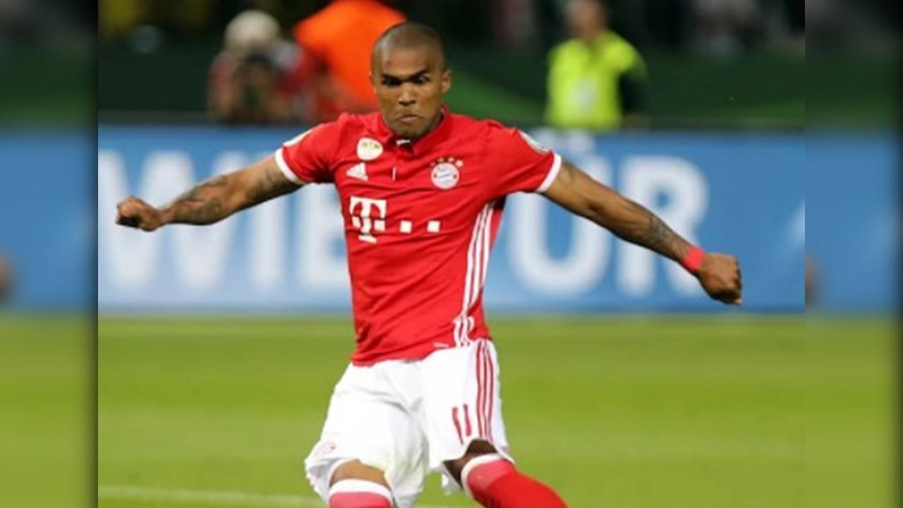 Agora é oficial! Douglas Costa está de volta ao Bayern de Munique