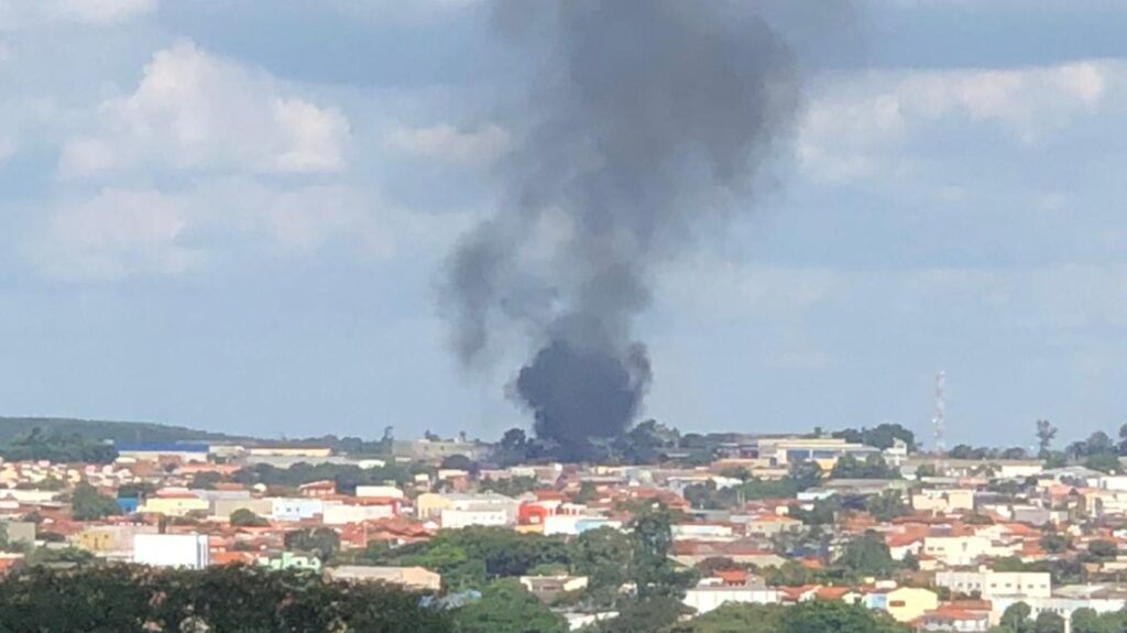 Incêndio atinge empresa no Jd. Anhanguera, em Limeira