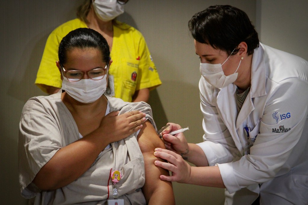 Número de vacinados contra a covid no Brasil chega a 9 milhões, 4,2% da população