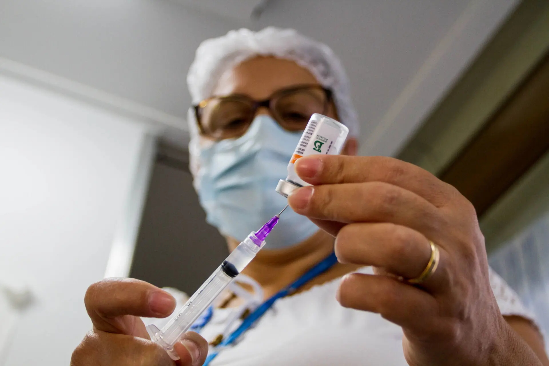 Anvisa libera Coronavac para faixa de 6 a 17 anos e veta uso de 5 a 3