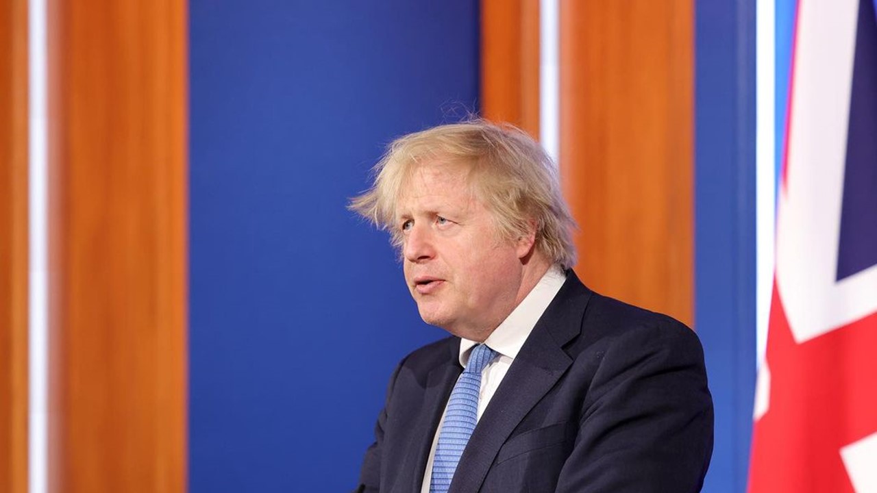 Boris Johnson renuncia no Reino Unido após escalada de crises