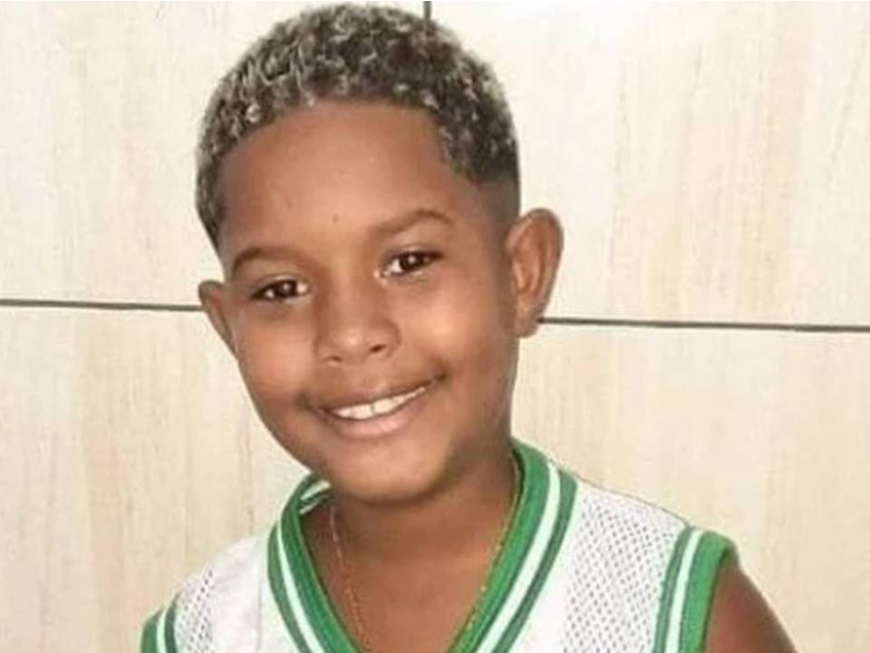 Menino de oito anos é baleado na cabeça em festa escolar no Rio