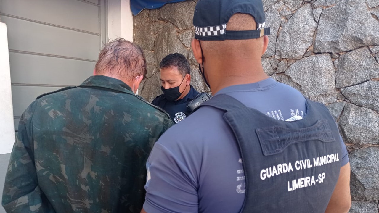 Ladr O Amarrado Em Poste Pela Popula O Ap S Roubo A Supermercado No Ouro Verde Em Limeira