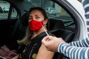 Três ministros do STF votam contra portaria que proíbe demissão de não vacinados