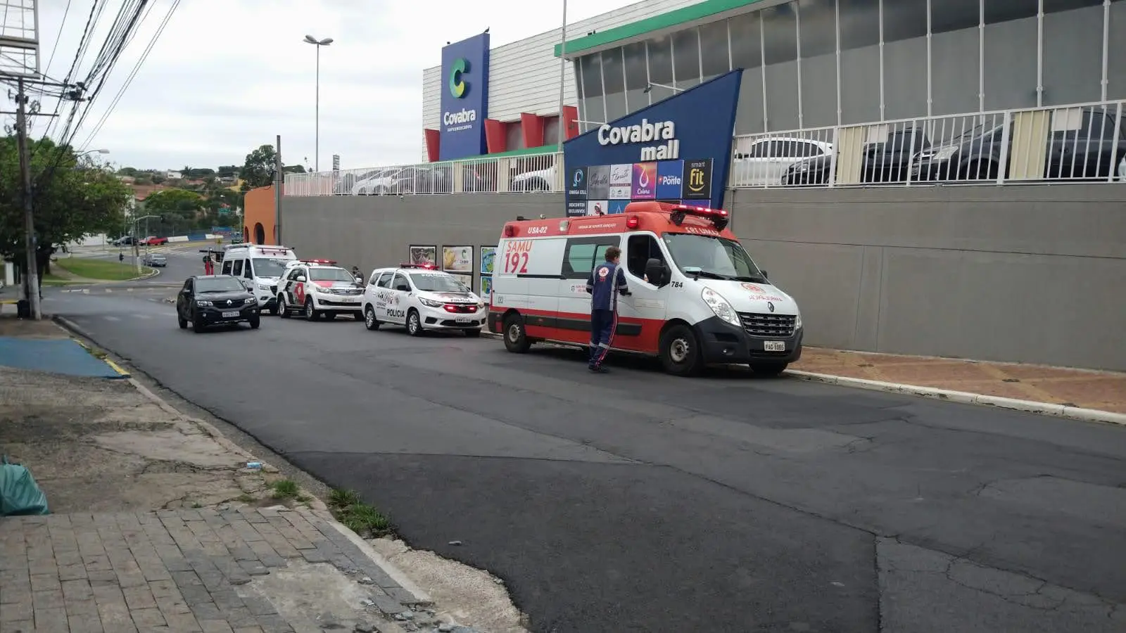 Homem esfaqueia ex genro em galeria de supermercado de Limeira