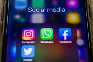 Rússia bloqueia acesso ao Facebook em resposta a restrições à mídia local