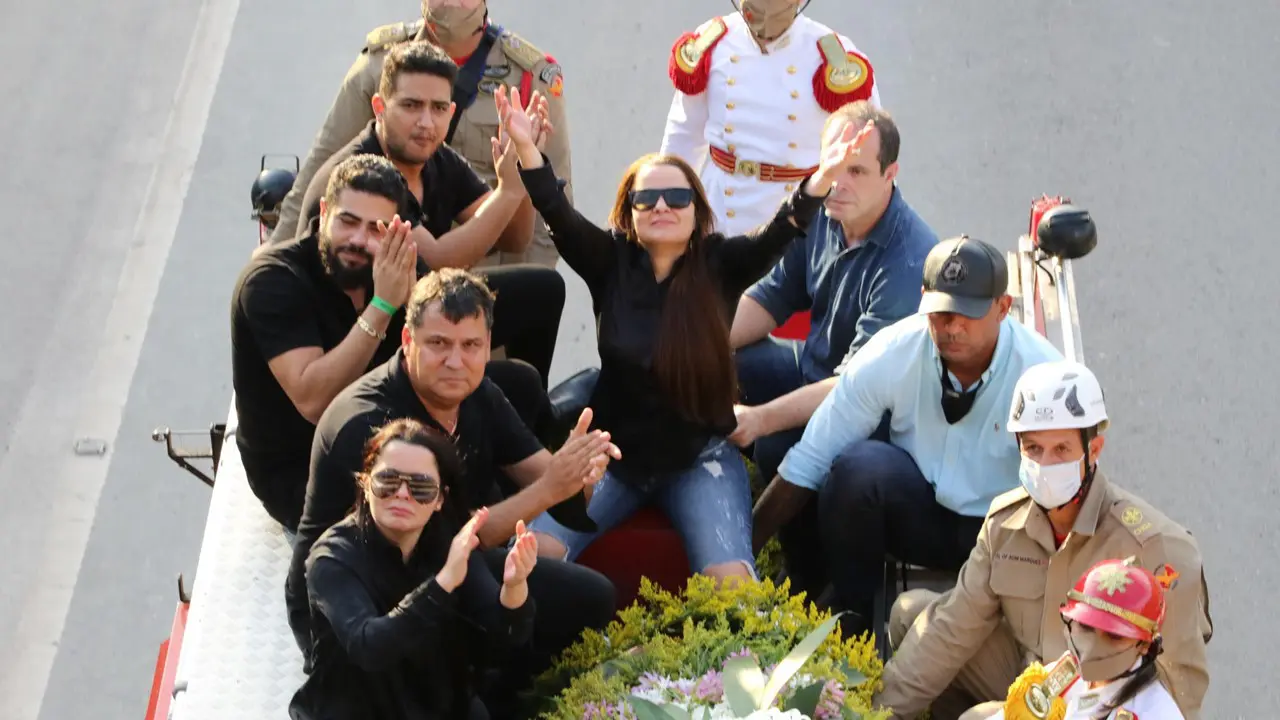 Marília Mendonça é enterrada