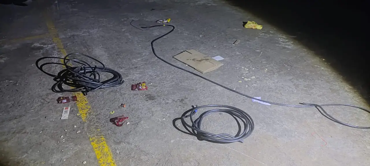 Dois são presos furtando fios de prédio no Centro de Limeira