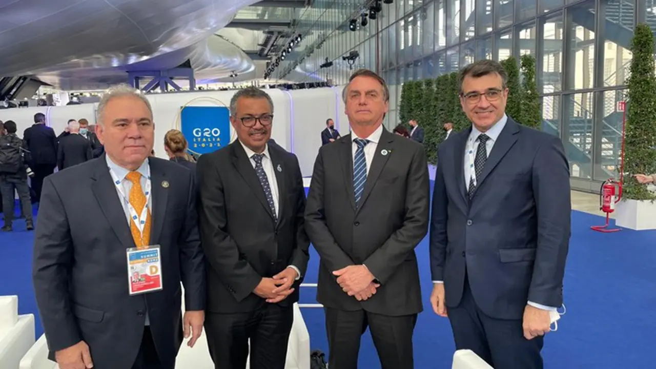 Bolsonaro cita acusação de genocídio em conversa com Tedros, e Queiroga debocha sobre 'passear em Haia'