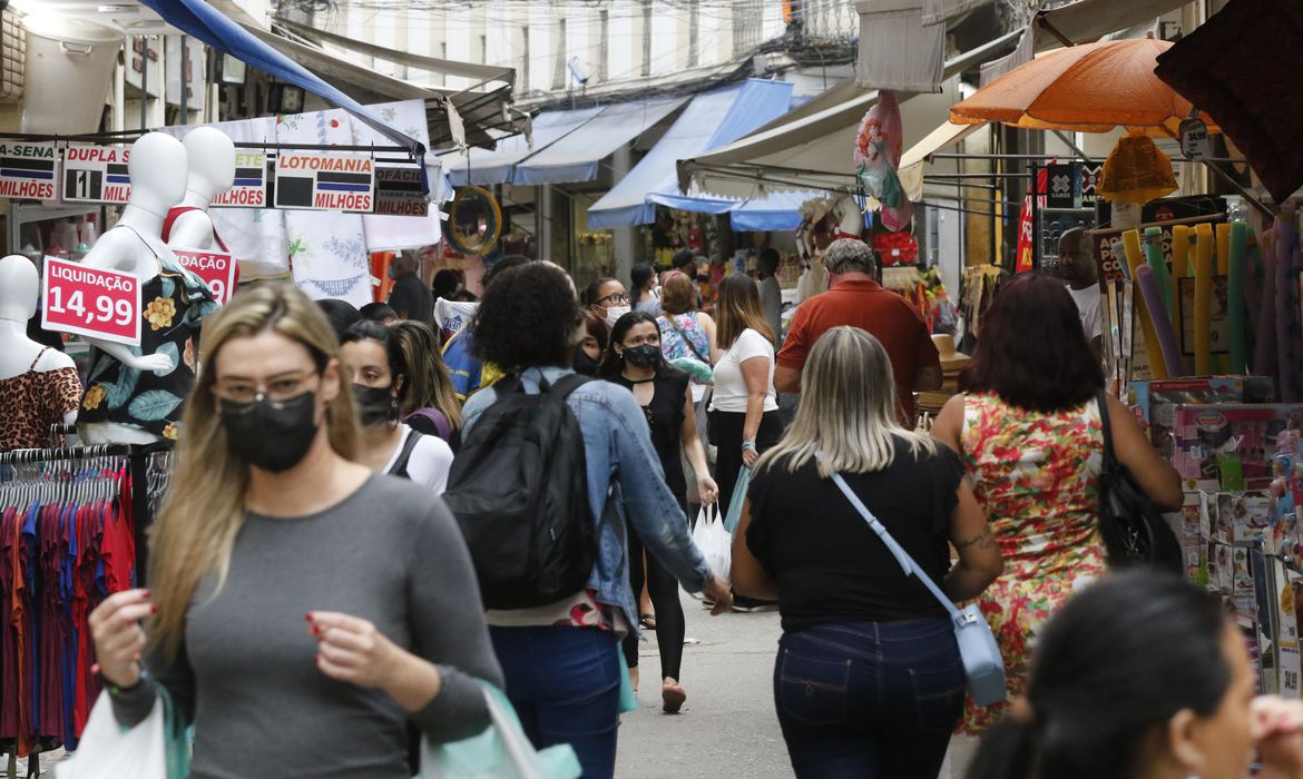 Expectativa de vida no Brasil sobe para 76,8 anos