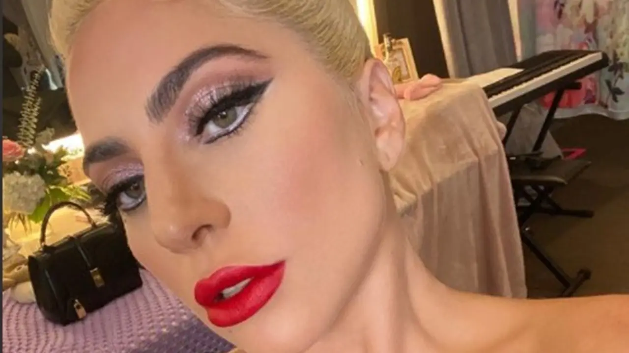 Lady Gaga revela que vestido usado na posse de Joe Biden era à prova de balas