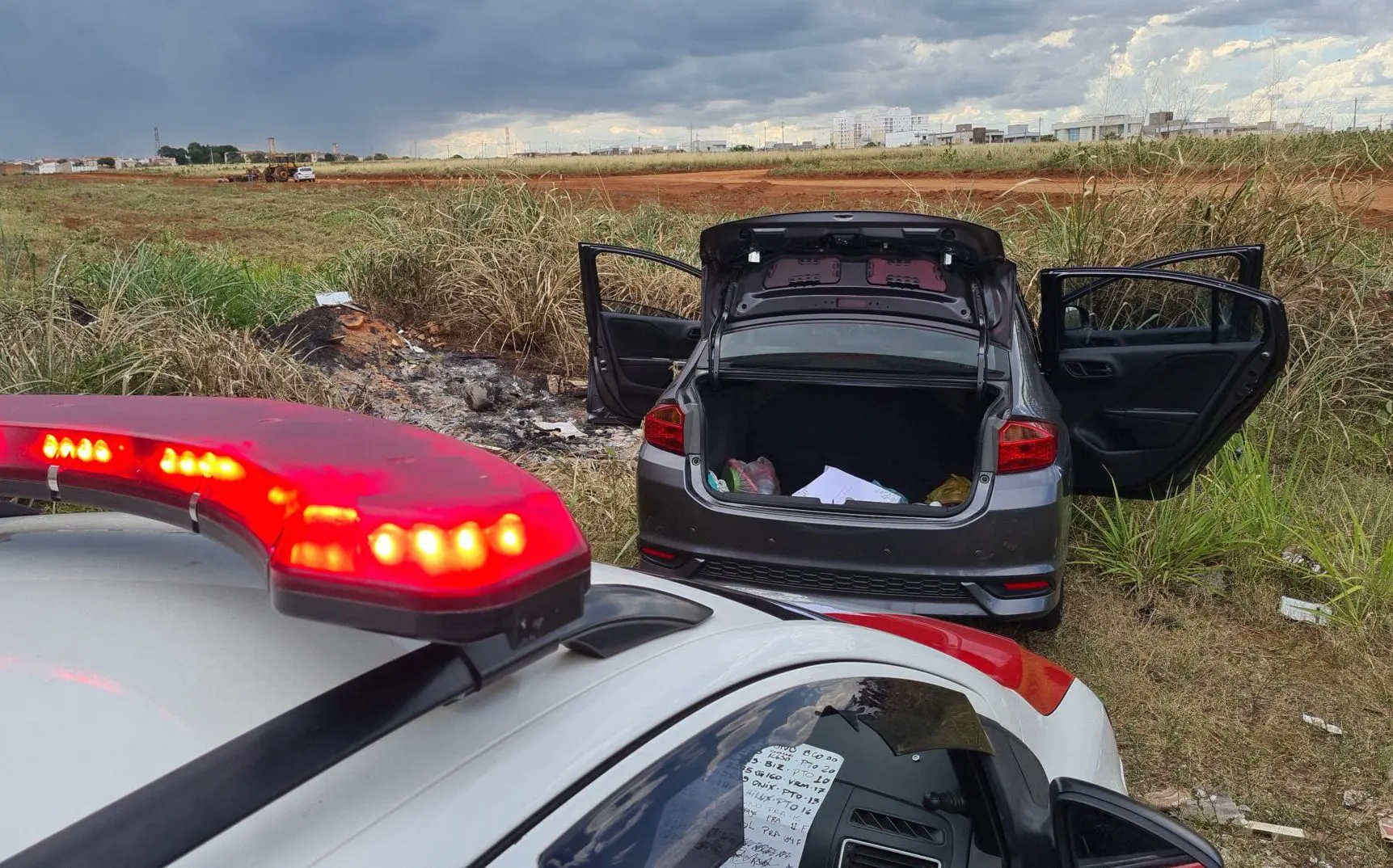 Dois são detidos por roubo a residência no Santina, em Limeira