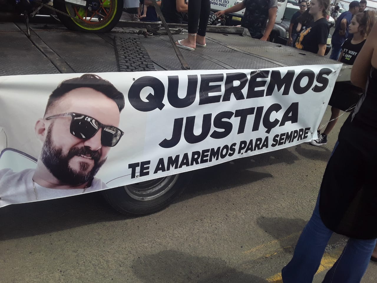 Grupo protesta contra impunidade no caso do empresário morto por espancamento em Limeira