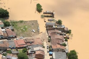 Enchentes matam 24 pessoas na Bahia