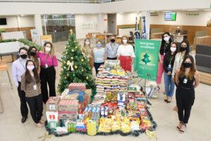 Campanha 'Árvore Solidária' da Sicredi arrecada 2,1 toneladas de alimentos para entidades de Limeira