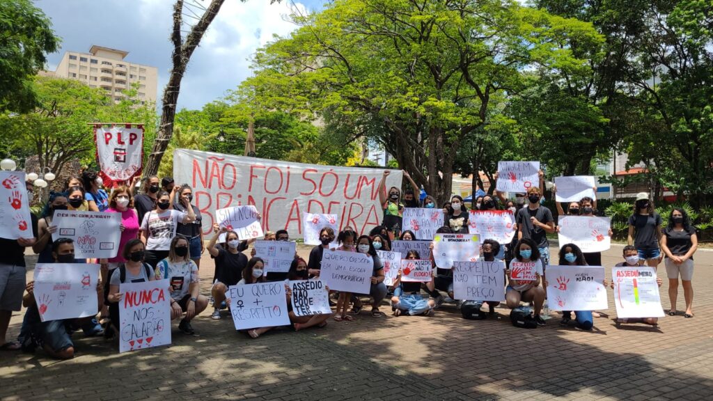 MANIFESTAÇÃO CONTRA ASSÉDIO NAS ESCOLAS