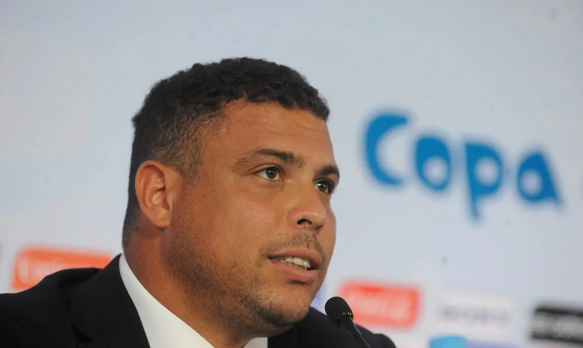Ronaldo Fenômeno anuncia compra do Cruzeiro