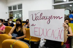 Câmara de Limeira aprova abono salarial para profissionais da educação