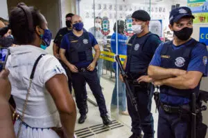 Guardas vão com submetralhadora acompanhar protesto da Educação na Câmara de Limeira