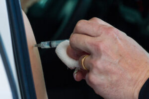 Saúde Sobre Rodas aplica 646 doses de vacina contra covid em um mês e meio