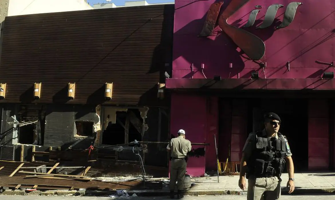 Fala de esposa de sócio da Kiss leva familiares a deixarem o júri