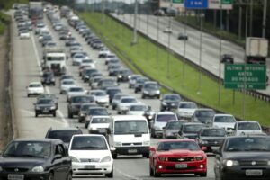 Motoristas reclamam de demora para transferência de veículo
