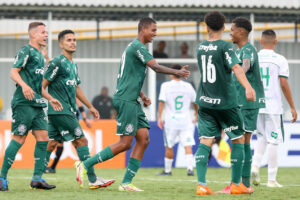 Palmeiras aposta em base mantida e garotos maduros por 3º ano vitorioso