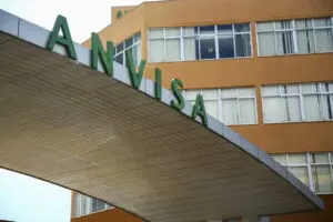 É o meuDNA PCR-LAMP Autocoleta de Saliva, da empresa Pague Menos