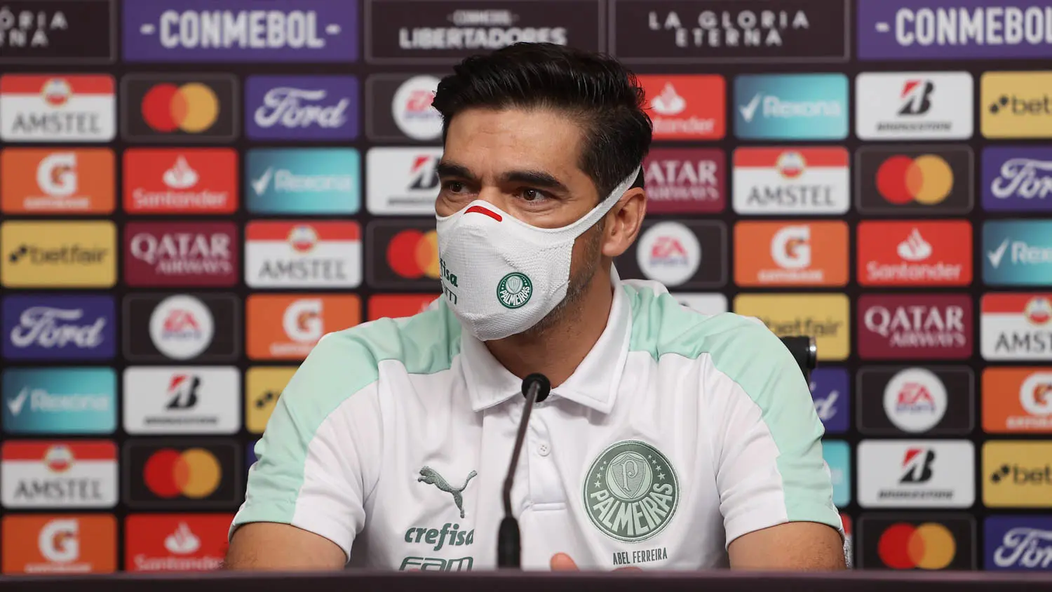Abel Ferreira volta ao Brasil e já assiste a treino do sub-20 do Palmeiras