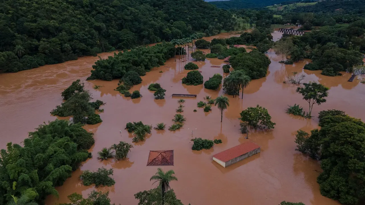 Chuvas em Minas Gerais deixam 10 mortos em 24 horas