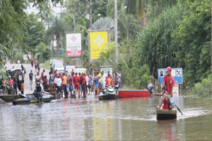 - O movimento de voluntários União BR relata dificuldades nos esforços de socorro às vítimas das chuvas na Bahia.