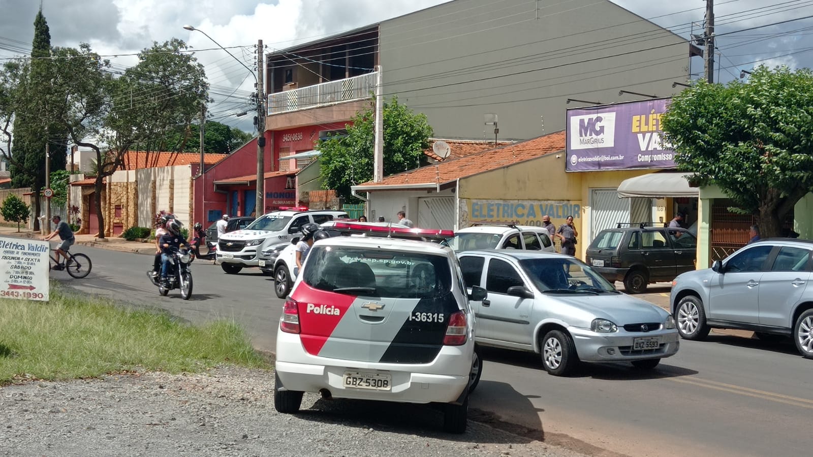 Dupla é presa após amarrar funcionários para tentar roubar loja no Caiera, em Limeira