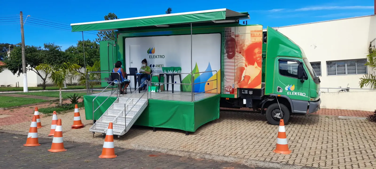 Parceria entre Prefeitura de Limeira e Elektro promove troca de lâmpadas de consumidores de baixa renda