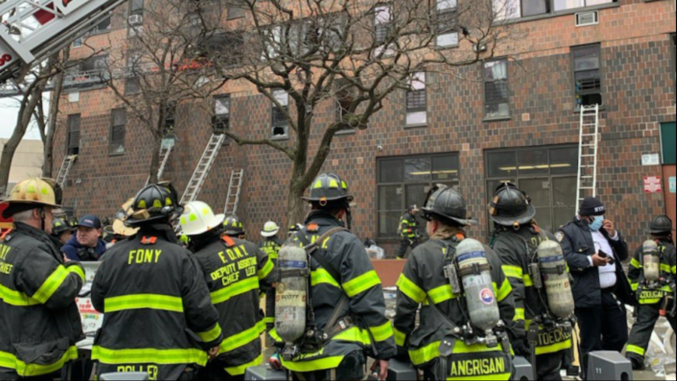 Incêndio em edifício residencial em Nova York deixa ao menos 19 mortos