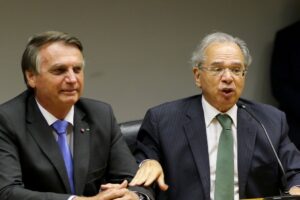 Bolsonaro libera classe executiva para ministros em voos ao exterior