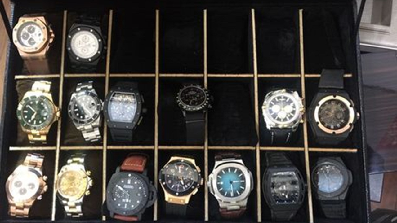 Relógios de luxo são apreendidos em loja de shopping em São Paulo