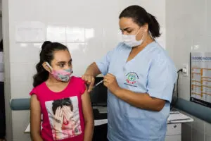 A Prefeitura de Limeira promove neste sábado (5), as 8h às 13h, o Dia C de vacinação contra a Covid-19. O foco da iniciativa, do Governo Estadual, é a imunização de crianças de 5 a 11 anos. O plantão acontece nas Unidades Básicas de Saúde (UBSs) Nova Suíça e Graminha.