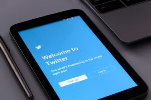 Pressionado, Twitter inclui Brasil nos testes para denúncia de desinformação