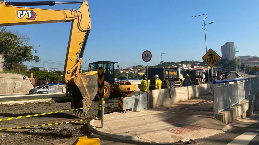 Viaduto da Barroca Funda segue interditado e trânsito fica confuso neste sábado (22)